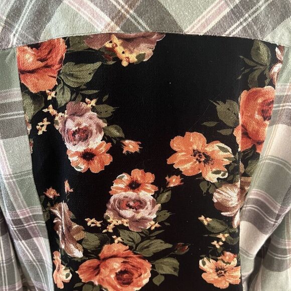 Trendy and Tipsy SZ XL Womens One of A Kind Upcycled Vintage Flannel Shirt Boho - Picture 5 of 7